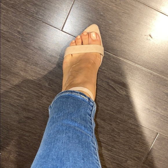 Nude Pointy Heels - Picture 5 of 6